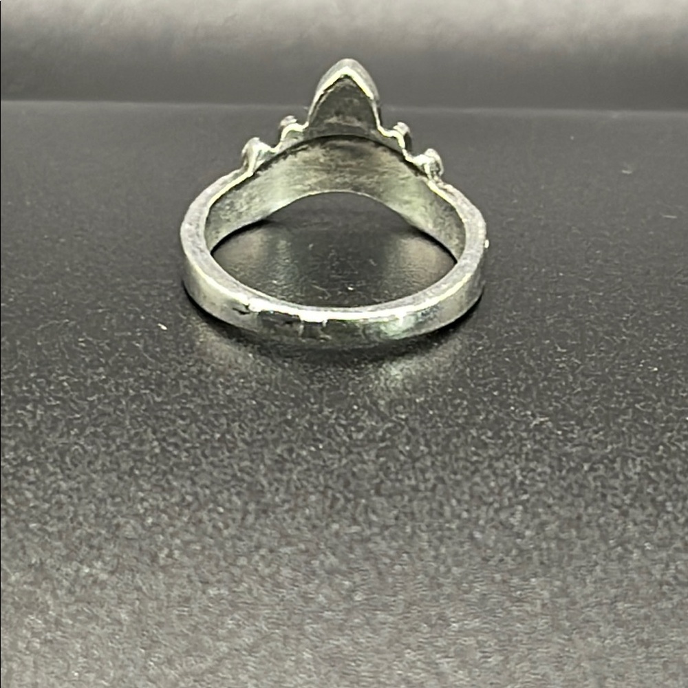Silver Ring - Picture 4 of 8